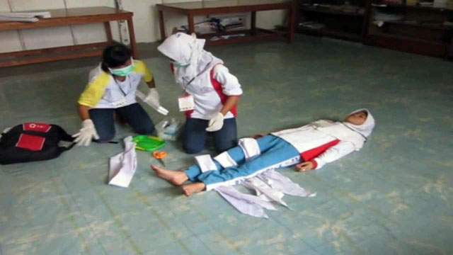 Kejuaraan Pertolongan Pertama, Tandu, Tenda